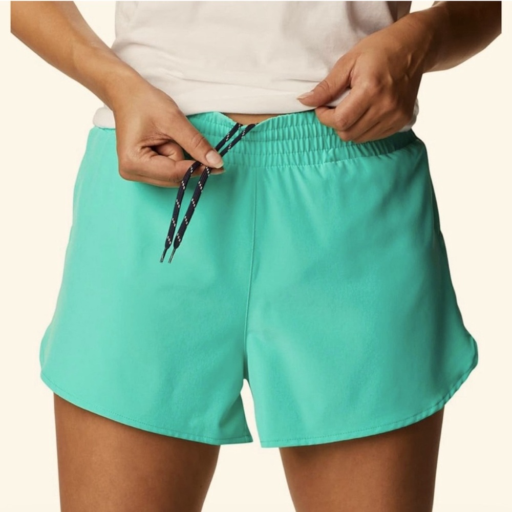 Columbia Women’s Hike Green Shorts Medium Omni-Wick